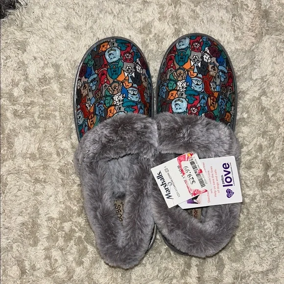 Bobs from Skechers Memory Foam Multicolor Dog Print Slippers with Gray Fur. - Picture 6 of 8